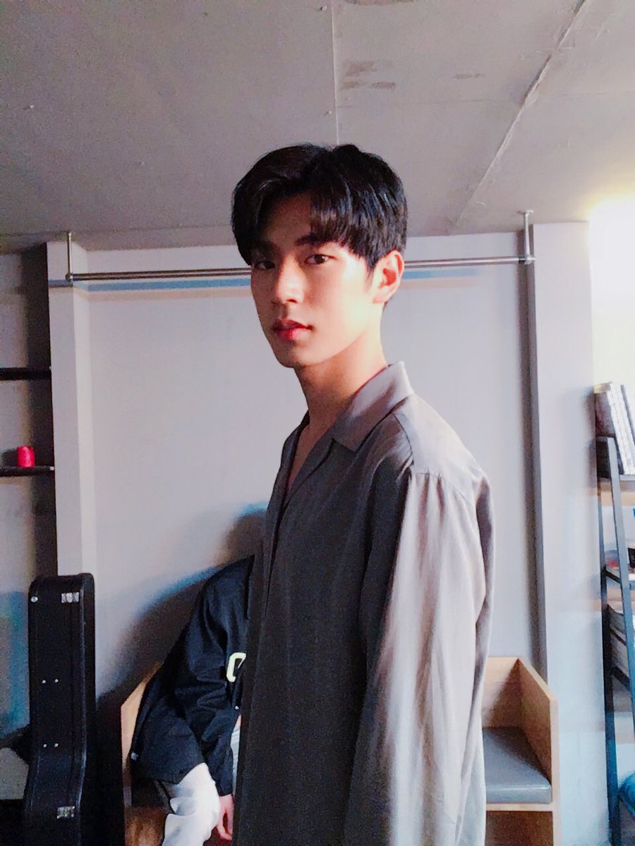 KNKOfficial220's tweet photo. [승준] 팅커벨 잘자용 😊 https://t.co/joXqabapJ1