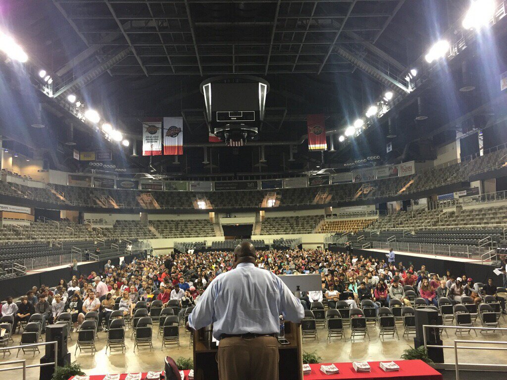 msdwt's tweet photo. Congratulations NCHS class of 2017. Final preparations taking place now for Commencement. We are #PantherProud 🎓🎓 https://t.co/PUKbuEjKTd