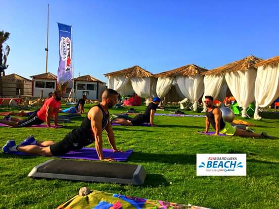 ممارسة الرياضة على شاطئ FlyBoard في العاصمة #طرابلس في شهر #رمضان
#ليبيا