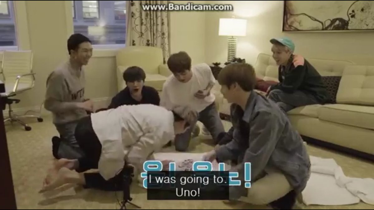 sanomasaya_desu's tweet photo. V DIDNT UNDERSTAND HOW TO PLAY UNO PART 3~ 😂😂😂😂 #BTS #RunBTS #RunBTSEp21
@BTS_twt @BANGTANCAMP https://t.co/7IRMF0pPQP