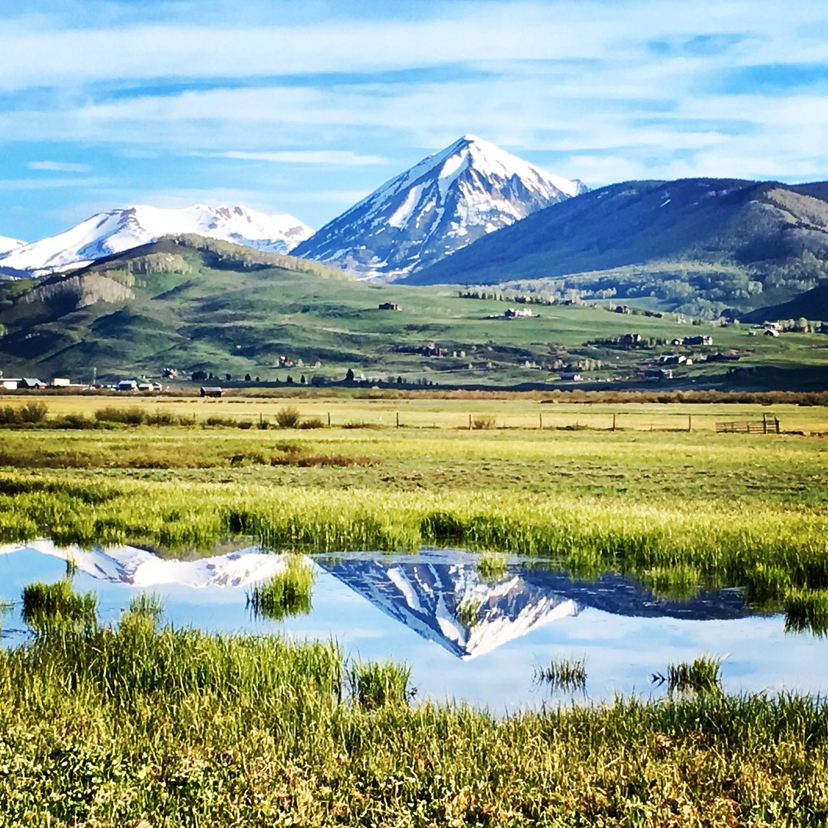 BrianBarker's tweet photo. The view from my morning run... five minutes from my front door. Heaven on earth. #CrestedButte #LoveWhereYouLive #cowx @VisitGCB #mtnliving https://t.co/JUM5sQAOxD