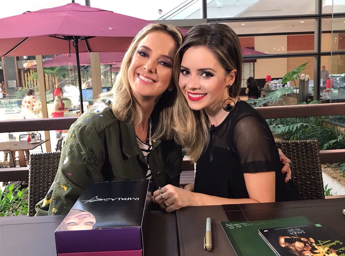 FcSimpSandy's tweet photo. Esse Kit está tudo de bom! <3 :3 #SandyImpala #SandyNoHojeEmDia https://t.co/35f82BhoqW