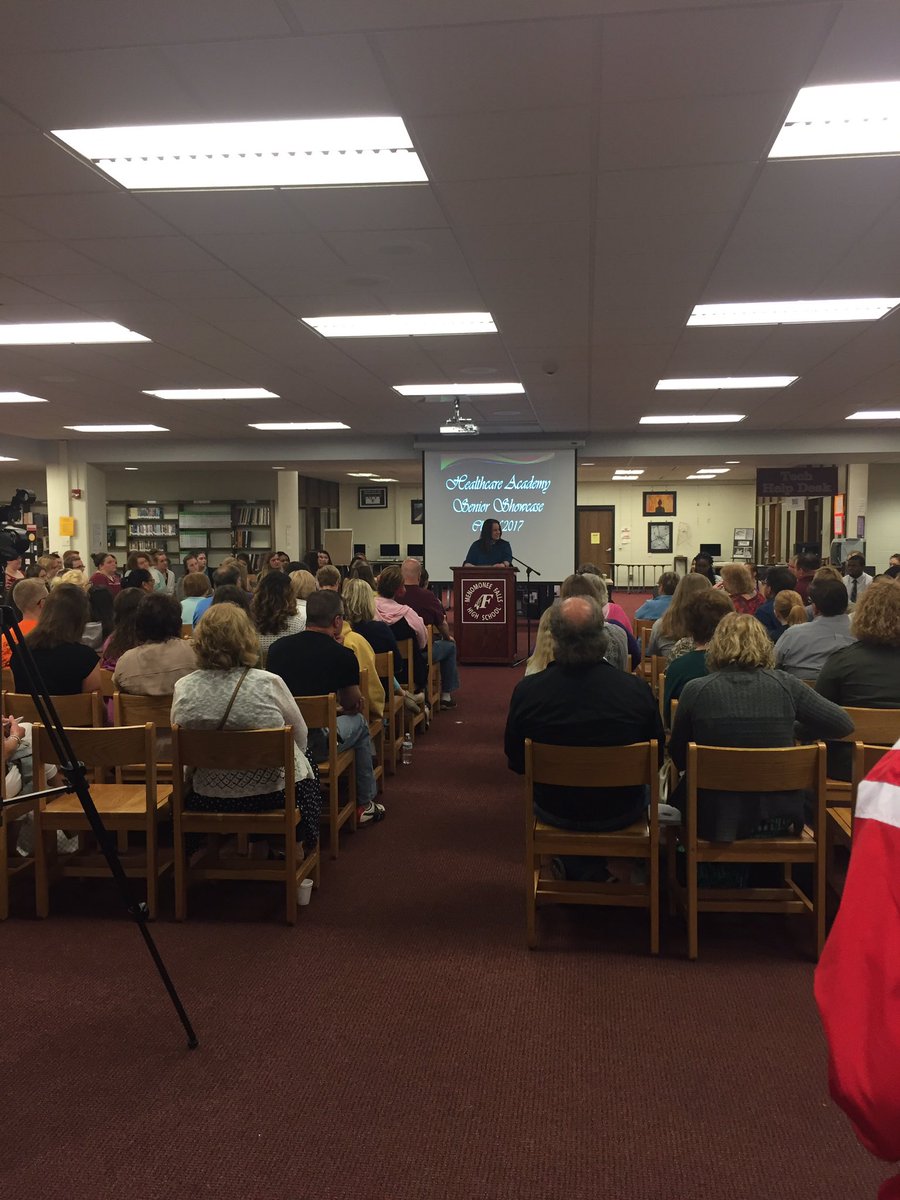 karla_kossow's tweet photo. Healthcare Academy Senior Showcase 2017 #mfedchat #fallspride #mfhslmc #fallshs https://t.co/pafLGT6uTt
