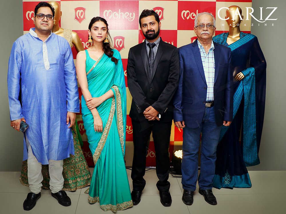 CarizMagazine's tweet photo. MOHEY ALONG WITH @aditiraohydari BRINGS YOU A GRAND EXHIBITION OF WOMEN CELEBRATION WEAR!
https://t.co/0X86ibSJmg
#cariz #carizmagazine https://t.co/KAsxa5HzOW
