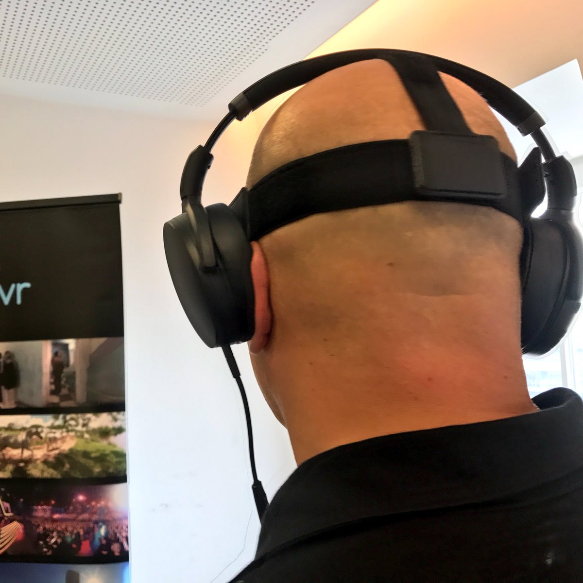 into_vr's tweet photo. Spitzentag beim #VRWDR Thementag in Köln mit @stedo1305 und @ohrndorf vom @WDR - Unsere @WittenbecherC braucht erst mal n #Covfefe 😀🤓🤗 https://t.co/cduMZ7GUE1