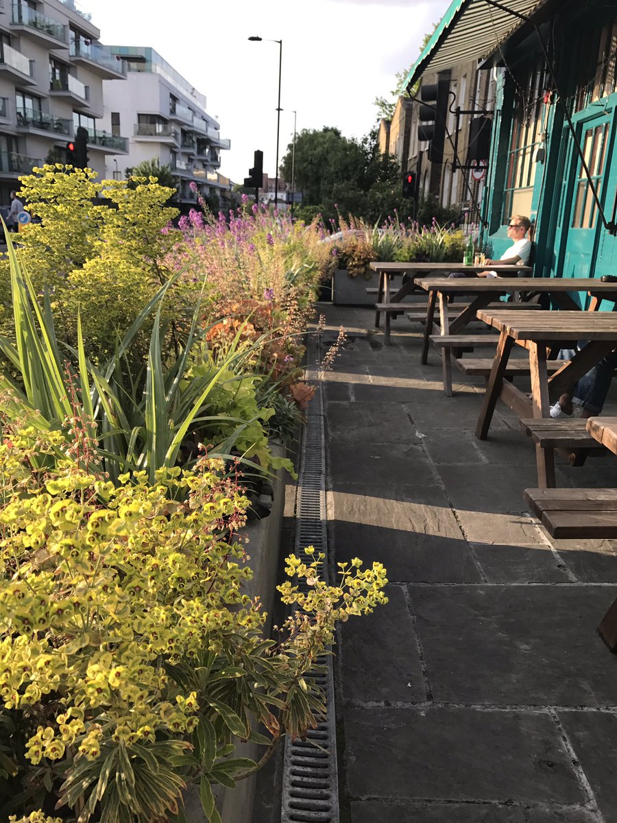 Sun is out and happy hour is almost here! Half price oysters &amp; lethally delicious £5 cocktails from half 6 🐚🌞🍹