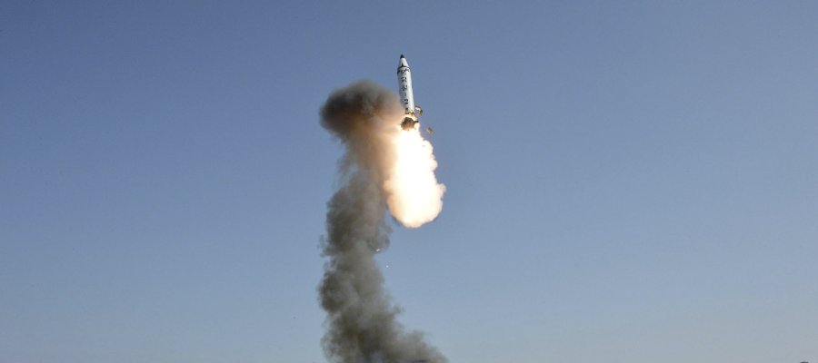 laSextaTV's tweet photo. EEUU culmina con éxito una prueba para interceptar misiles de Corea del Norte https://t.co/BlHZYfSO7R https://t.co/51QF77AqMG