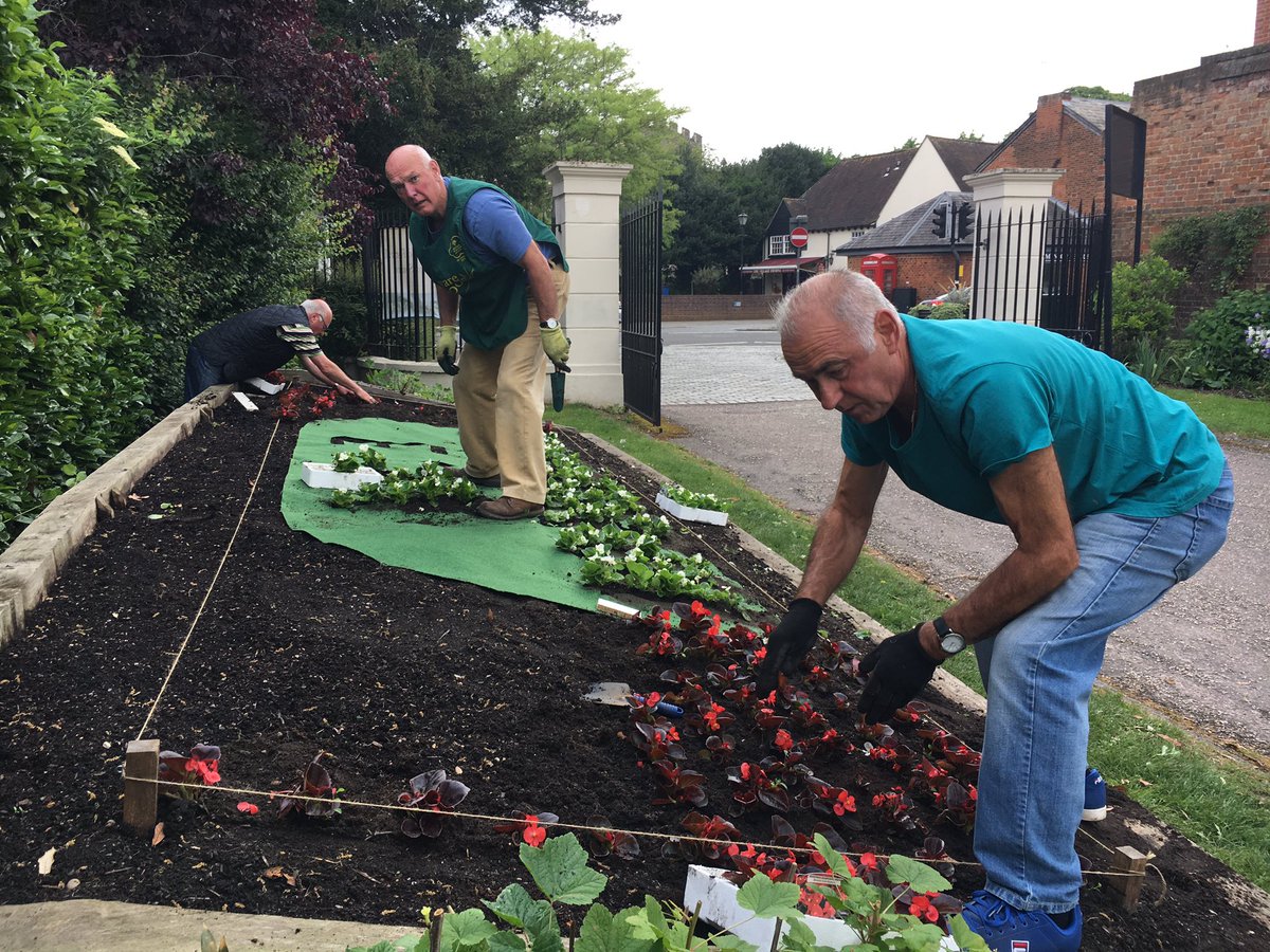 janwingware's tweet photo. More #flowers from #wareinbloom around town #waretowncouncil #cvsbeh #waretourism #wareonline https://t.co/SbgffA0sAB