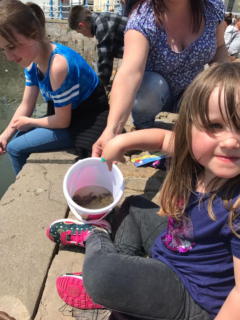JoanneHigham's tweet photo. 1/2 Holiday fun! #bigwheel #crabbing #bigsislilsis #wetbum https://t.co/cCA56GBSou