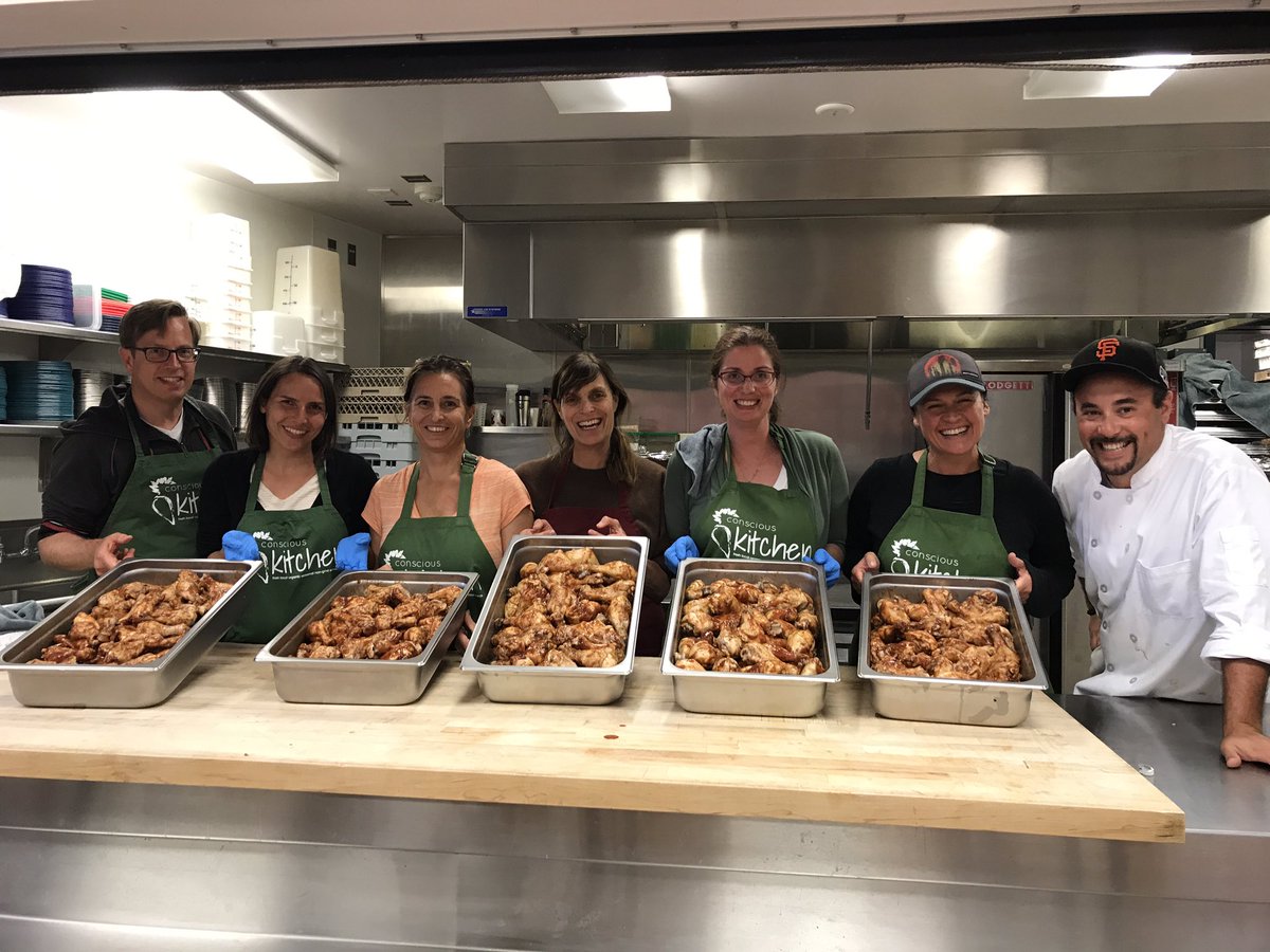 TurningGreenOrg's tweet photo. A #FLOSN lunch for 700 prepared by the @consciouskitchn will be served up to students at #PeresElementary https://t.co/zCfKwckp0a