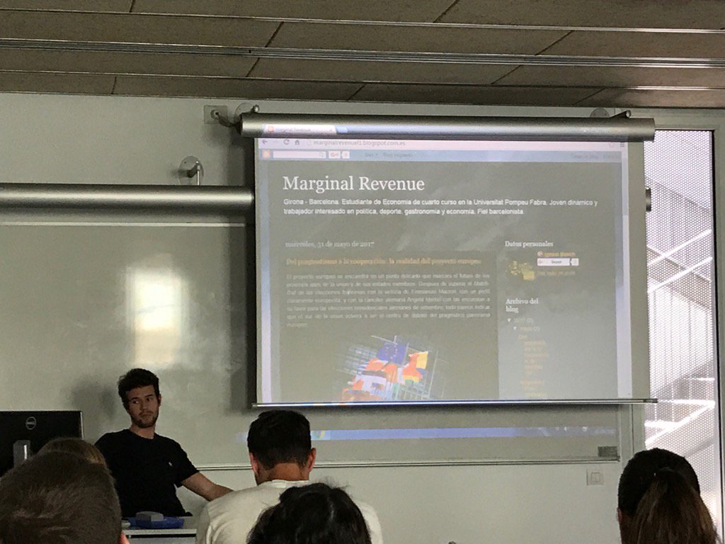 boix21's tweet image. @bosch_ignasi presentant el seu blog Marginal Revenue a la classe de #mktdupf17