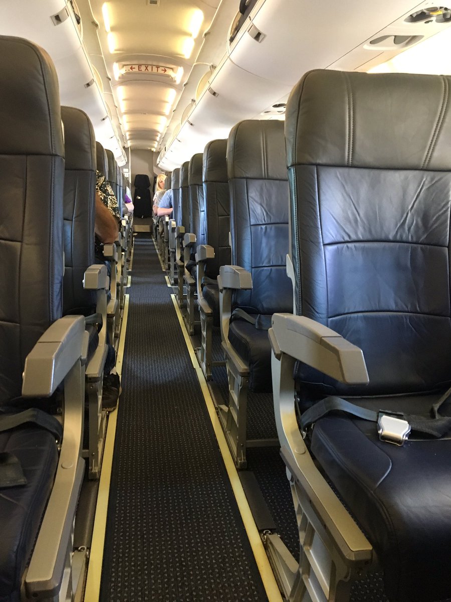 Celaindisguise's tweet photo. #emptyflight #notupgrades #americanairlines #totallysucks condense your bags #faaregulations #bs #travelallthetime #traveler #stevenboyd https://t.co/UagrDHoYOn