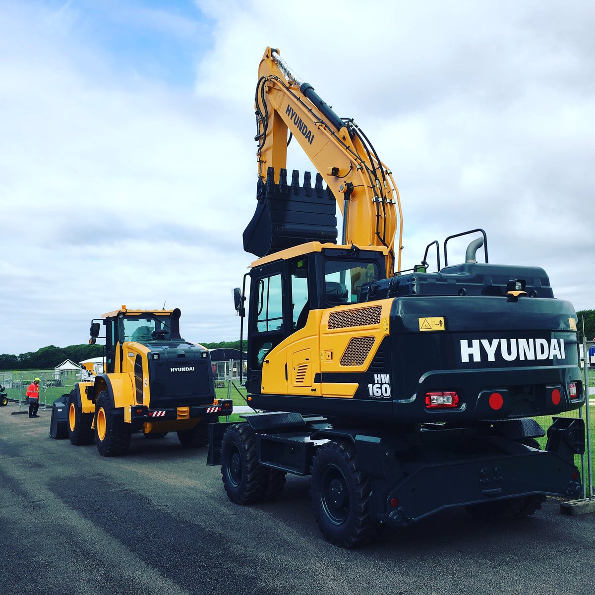 The first of the @HyundaiHIE machines arrive at Bruntingthorpe ready for Plantworx next week! Come see us on stand H34! #plantworx