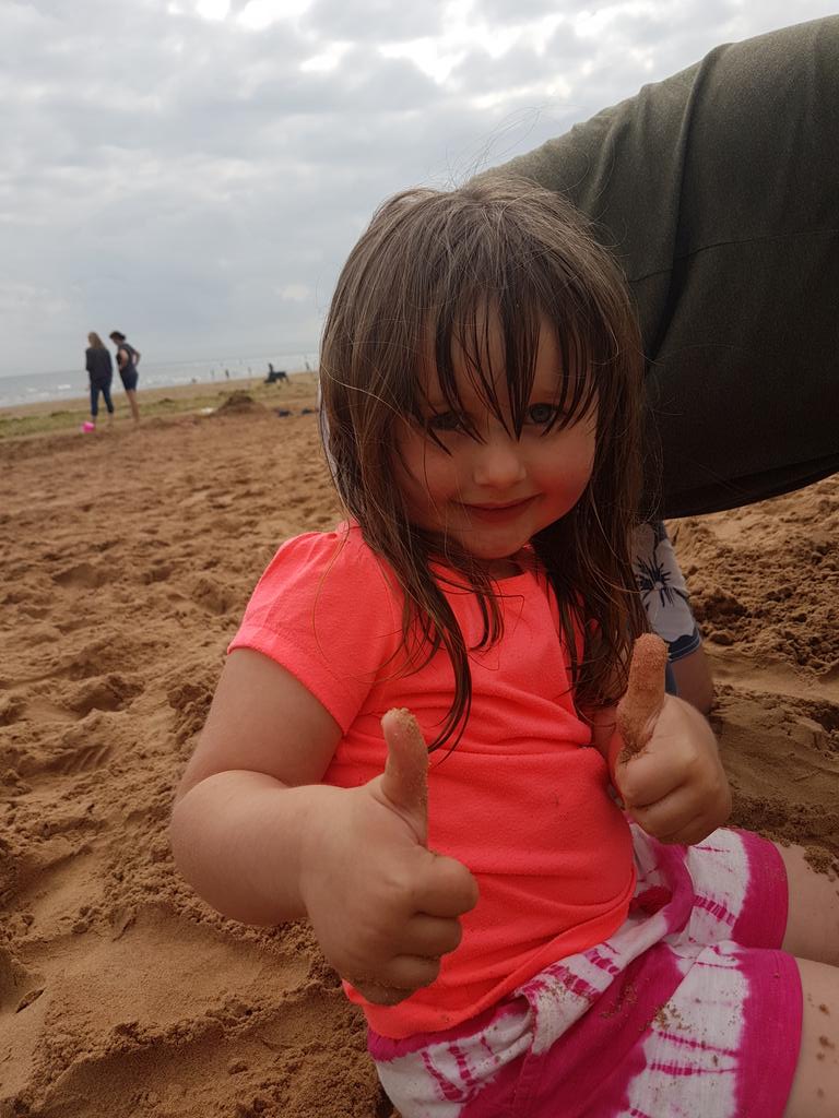 JoanneHigham's tweet photo. @AshbridgeBadger Beach bum Lucy wants her friends in Badgers to know she's having a good time and misses them! https://t.co/o1KutRobkg