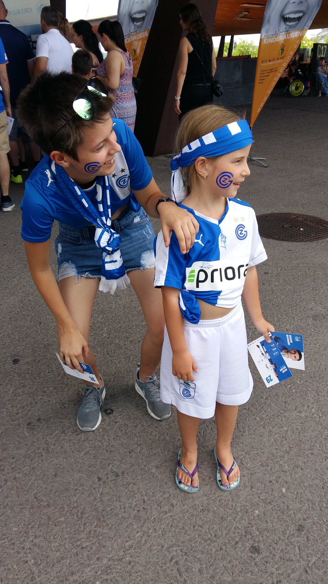 ConnyBlattmann's tweet photo. Vor em Match meh Spass als währendem Match
#gckids #gcz #letzigrund https://t.co/o9mgXk89w5