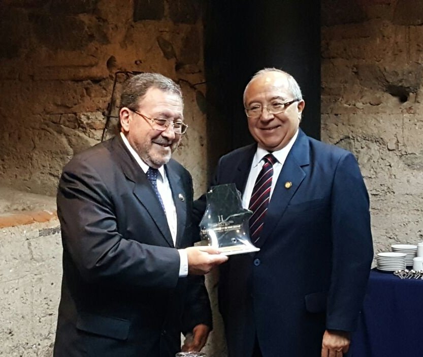 #PresidenteOJ entrega reconocimientos a Secretarios Permanente y Protempore de #CumbreJudicial Iberoamericana.