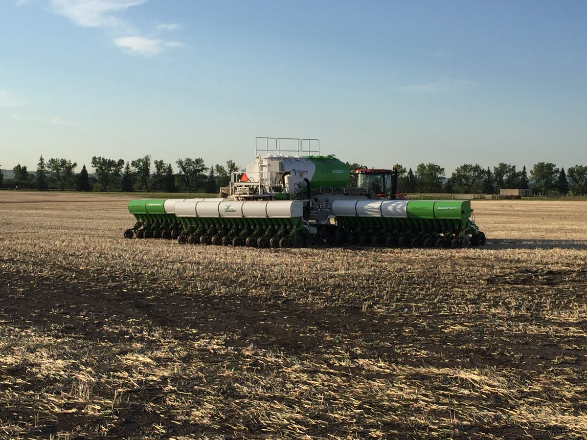 SmartSeeder's tweet image. Thanks @gabertccc @canolacouncil @AlbertaCanola for the invite to seed #canola on your site - #superiorfurrow #evendistribution #plant17