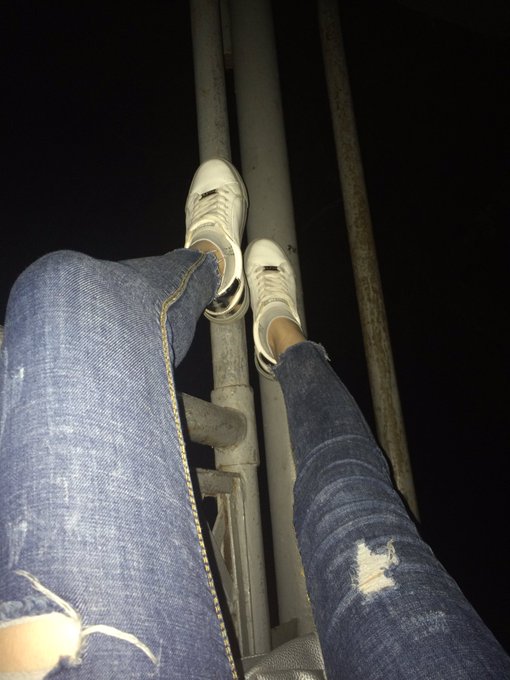 Охуенно лежим🍀 https://t.co/8JwG4H1a7B