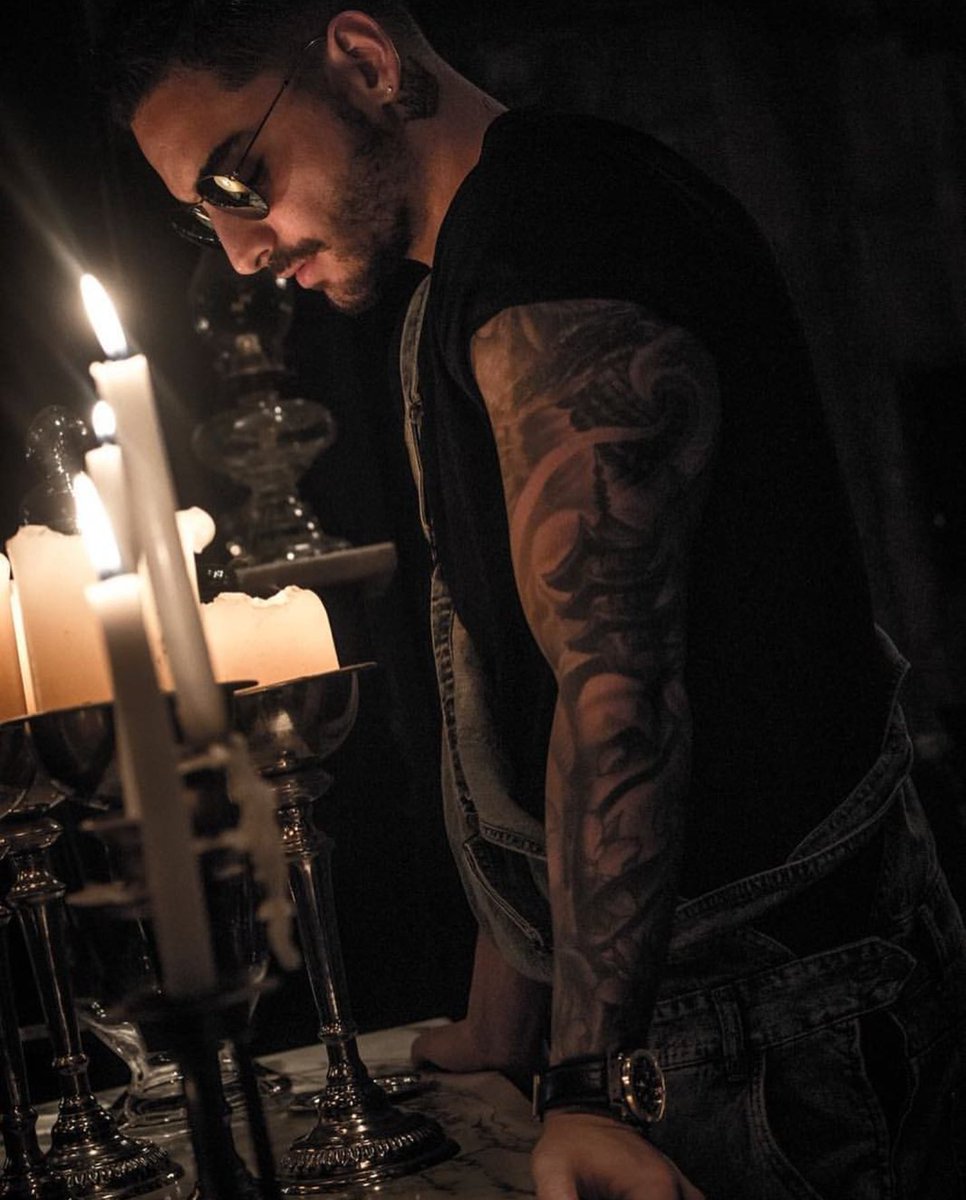 "Si te sientes sola llama a cualquier hora, toda mi vida te la pongo a tus pies, no pidas permiso solo ven conmigo."