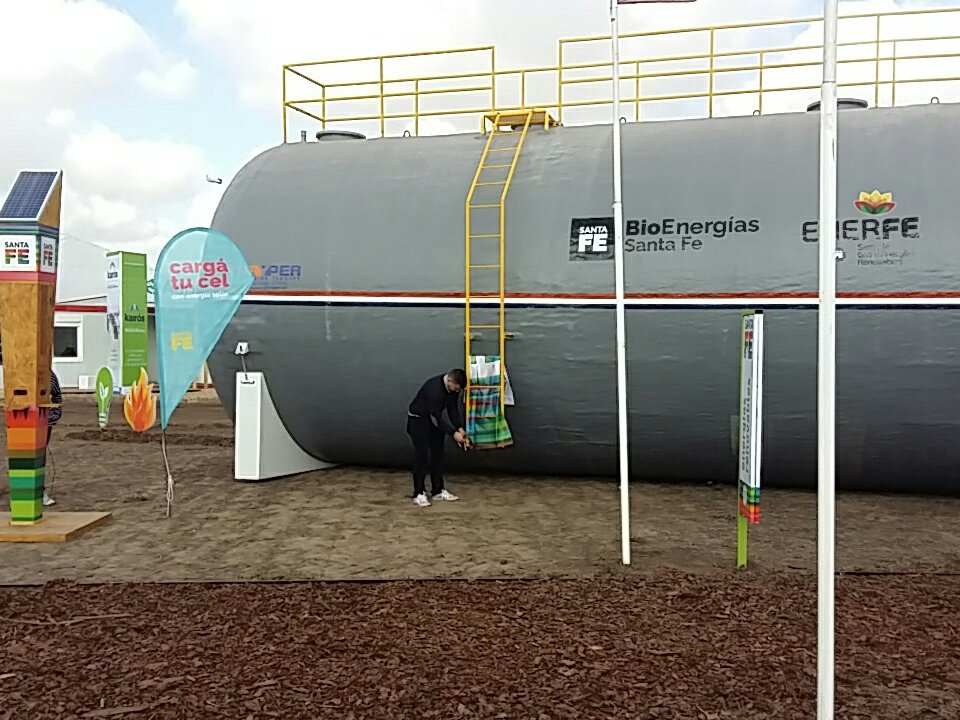 GeeseVeronica's tweet photo. #agroactivabioenergetica biodigestor industria santafesina #mayper, esto es Santa Fe @SecEEnergiaSF @GobSantaFe @MiguelLifschitz https://t.co/Bph5fJkCMi