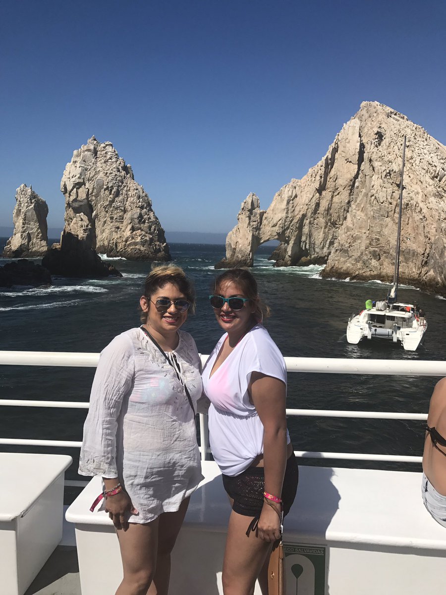 Rosiposie7's tweet photo. 'Shout out lil Yachty, but this ain't a lil boat!' 👙🐠🛳️ #cabo2017 #arcosanlucas #CaboRey #vacation https://t.co/qp8aGDDM87