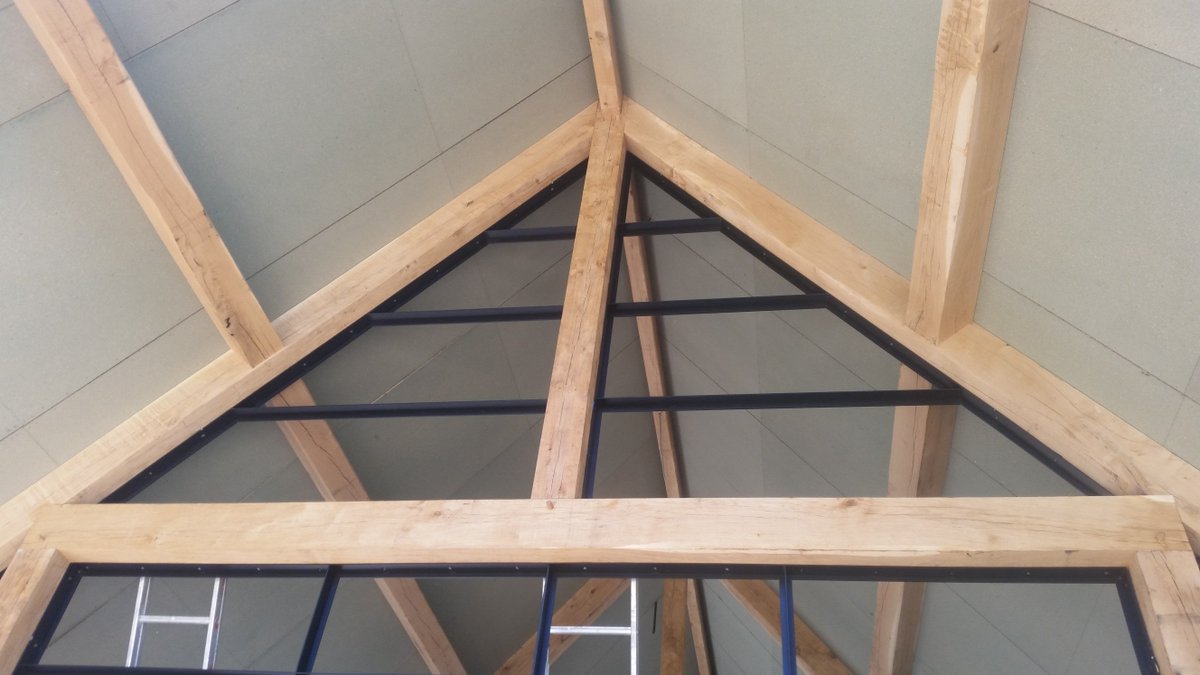 Afgelopen week stalen kozijnen geleverd voor een woning. Een prachtige combinatie van hout&amp; staal. #staal #kozijnen #robuust #stalenkozijnen
