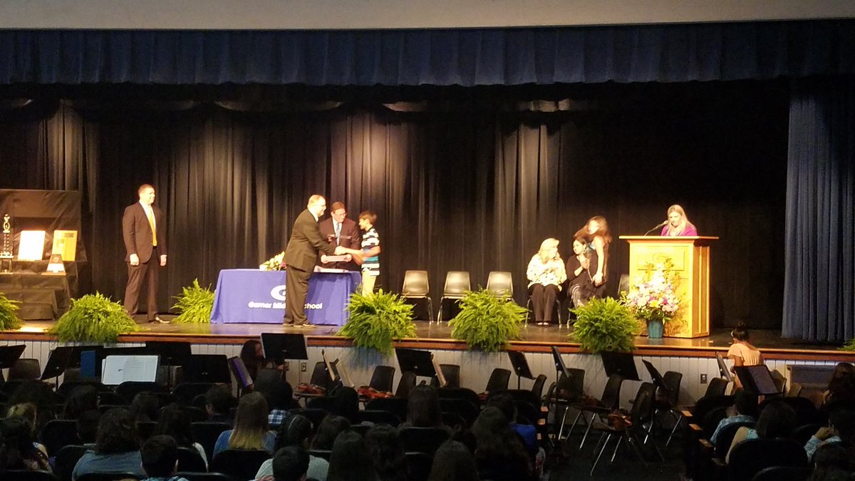 chadbelfordITS's tweet photo. Streaming student awards assembly at #GarnerMS using @SAFARIMontage #NEISDiTech @garnermslibrary https://t.co/kORLupwRuI