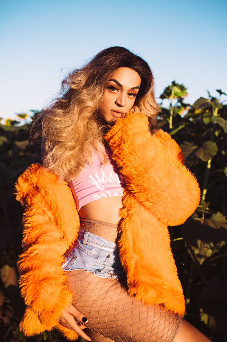 pabllovittar's tweet photo. // on wednesday we wear orange 🍑💦 https://t.co/RQR0q1X99d