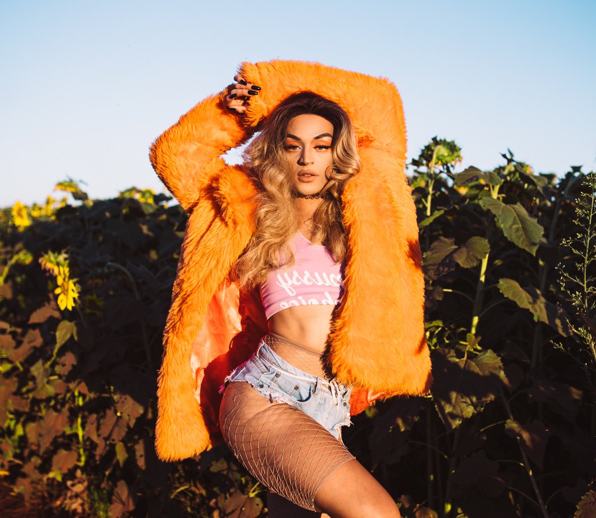 pabllovittar's tweet photo. // on wednesday we wear orange 🍑💦 https://t.co/RQR0q1X99d