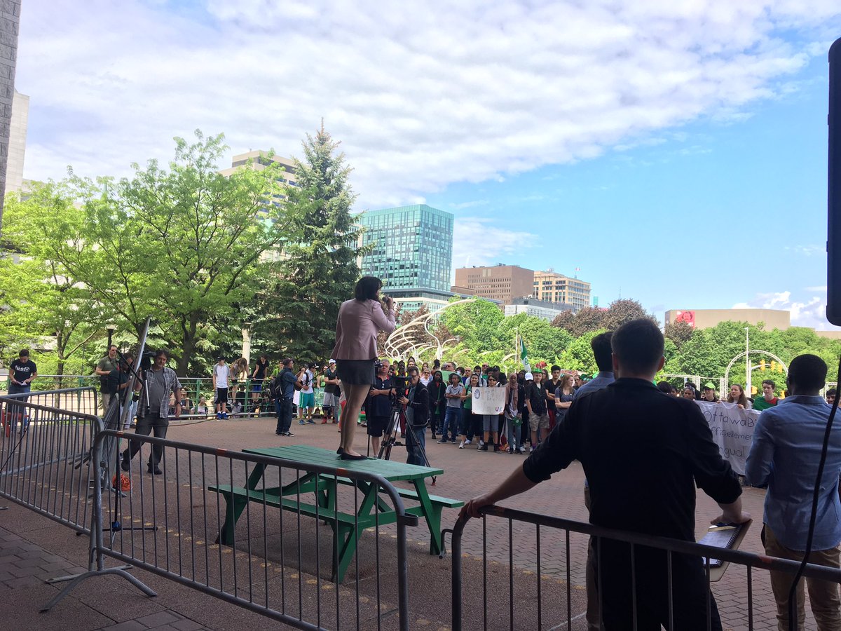« une capitale bilingue pour un pays bilingue ! » @SFUO_FEUO #OttawaBilingue #BilingualOttawa