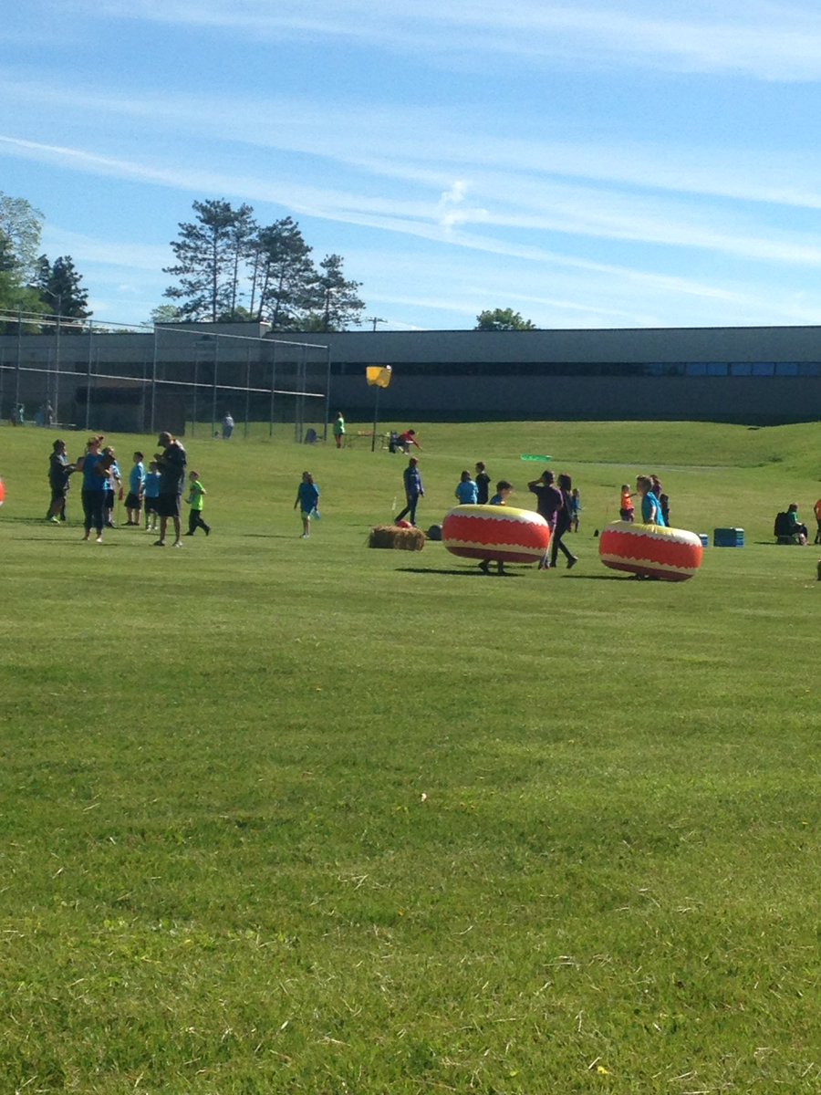 SkozlowskiSue's tweet photo. #msdrocksbecause field day is so much thanks Mr. Stoerh https://t.co/gPqRoDb2I5