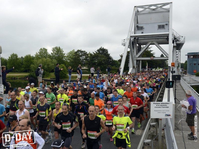 DDay_Normandy's tweet photo. #DDayFestival #dday73 June 9 to 11, festival of races for everyone with @CourantsDLL #Caen > https://t.co/cqXZgXWgXw #Normandy ©StéphaneDEVÉ https://t.co/9JAlSuLiA7