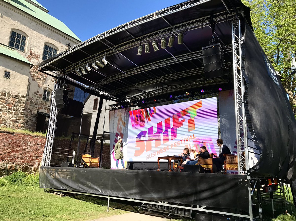 startupsauna's tweet photo. Shifting things in Turku. @projectatmo on the stage ⚡️#spring17batch #shift17 https://t.co/R7ipRWHurE