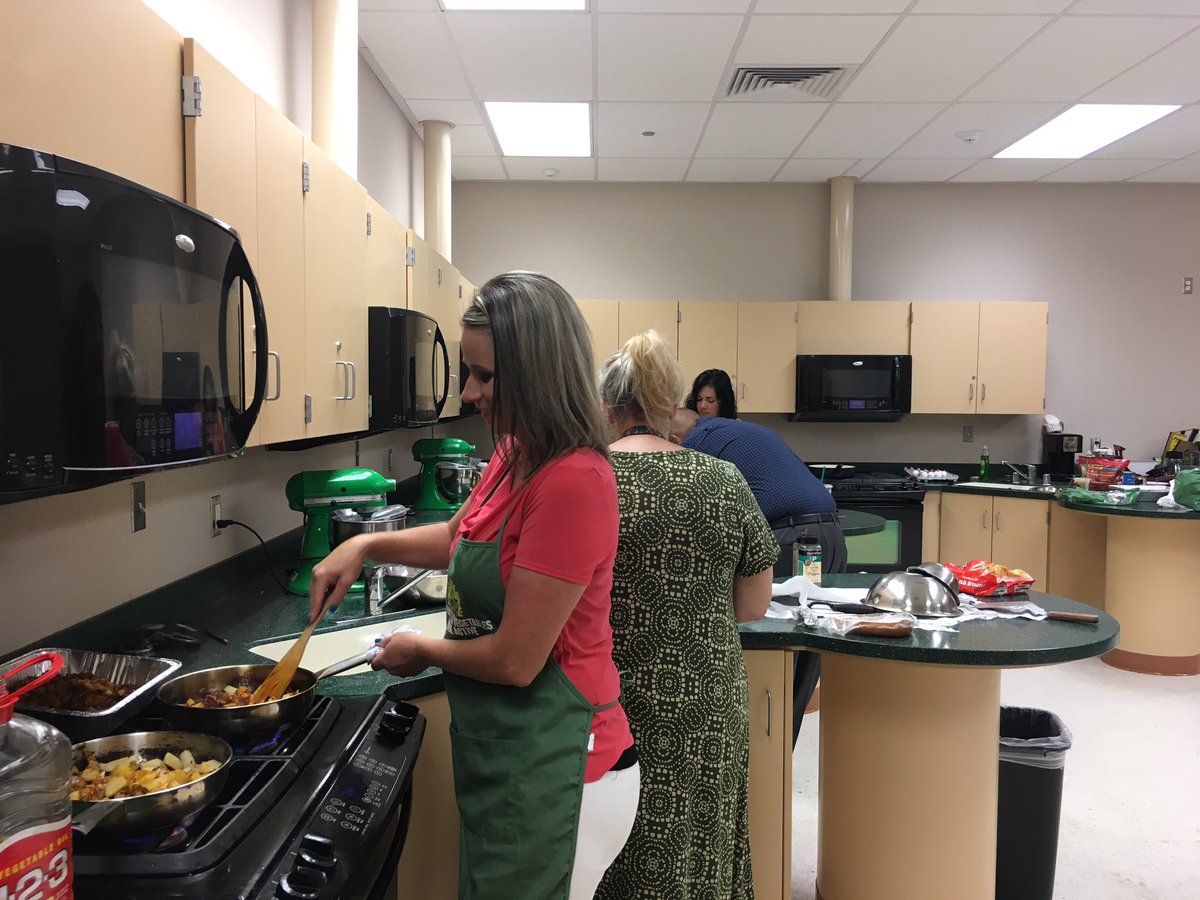 cjvanni's tweet photo. SCCA administration and staff cooking up breakfast for our graduating seniors #sccarocks #bsdpride https://t.co/NHcAdF9t7A