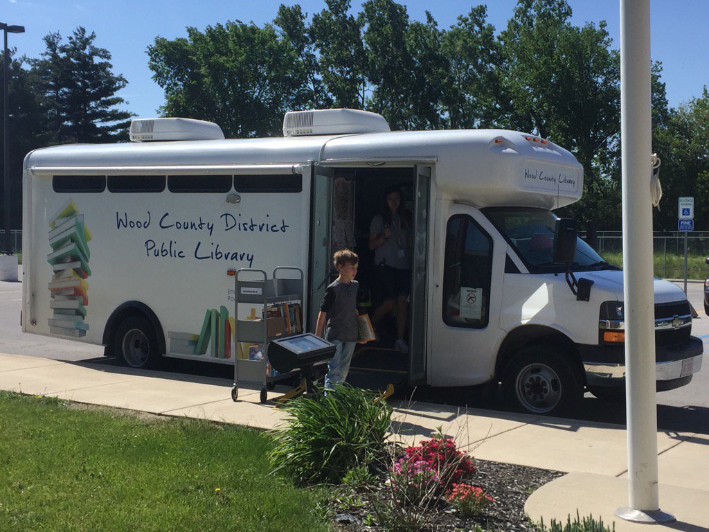 MGarbigBGCS's tweet image. Bookmobile comes to STARS! #readagoodbook #exerciseforthemind @STARSCLC @CLC_Director_SS @francis_scruci