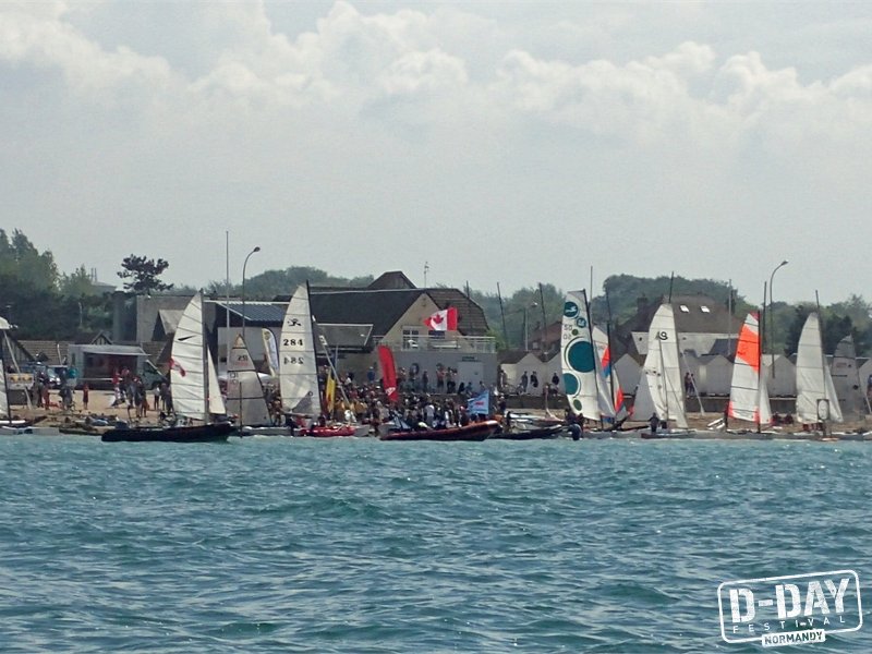 DDay_Normandy's tweet photo. #DDayFestival #dday73 The Bernièraise: unusual gathering of paddles,rafts,kayaks... June17> https://t.co/cqXZgXWgXw #Normandy ©LaBernièraise https://t.co/trbPg3yNRL