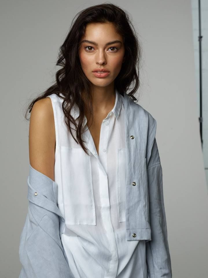 La blouse Arlet de <a href="/Melissa_Nepton/">Mélissa Nepton</a> est parfaite pour la superposition ! Magasinez : buff.ly/2s7aPU4 #modemtl