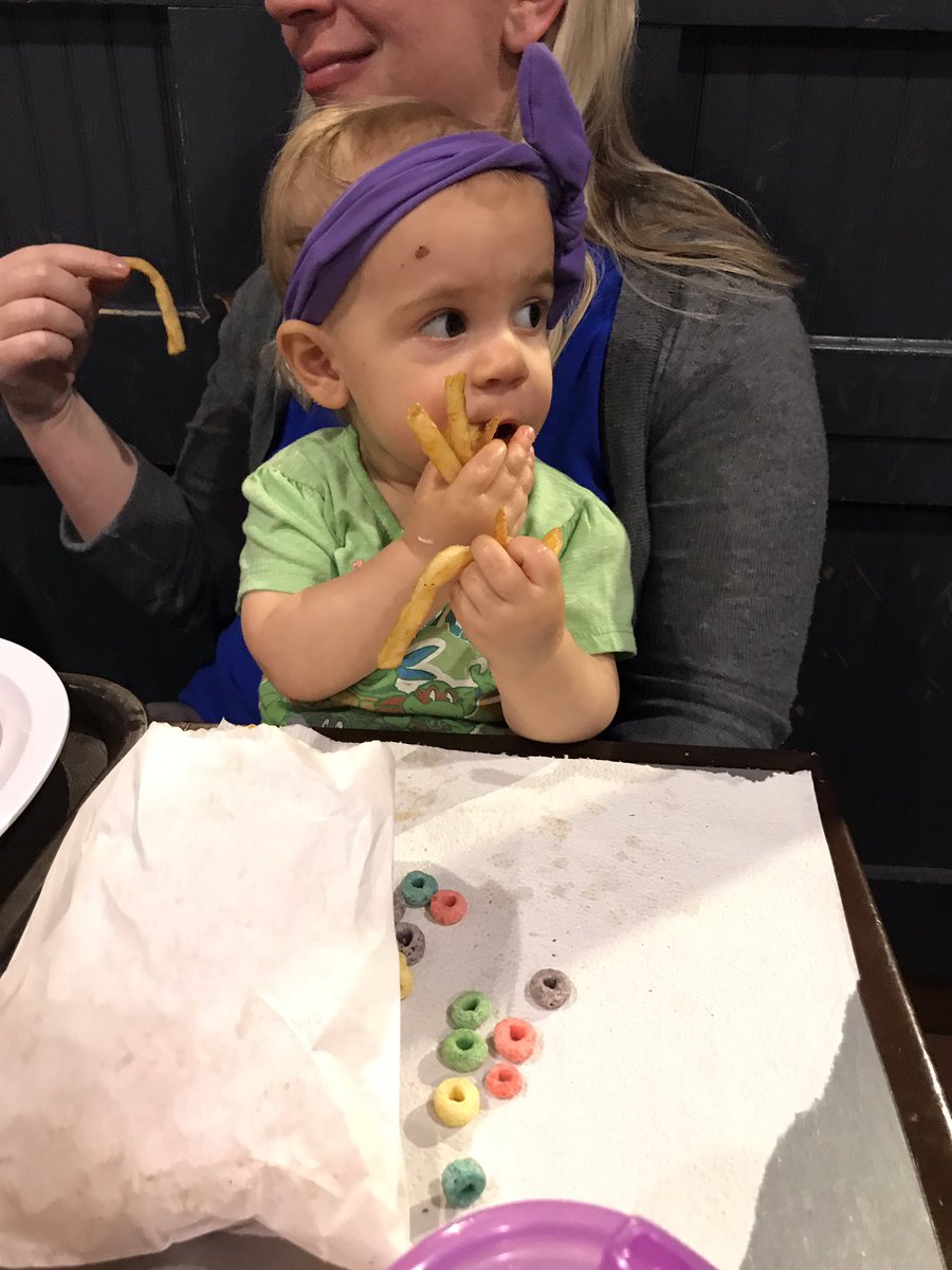 STguybrarian's tweet photo. @joeskc Best fries in KC. #wemayhaveaproblem https://t.co/fzEgArYLEp