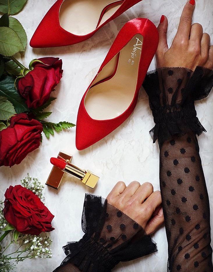 ScarpeScarpe's tweet photo. Niente come un paio di décolleté rosse Alesya by Scarpe&amp;Scarpe.
Aggiungi del tulle nero e labbra rosse..ed è subito AMORE.
@PepperChocolate https://t.co/ImPdXA3sGR