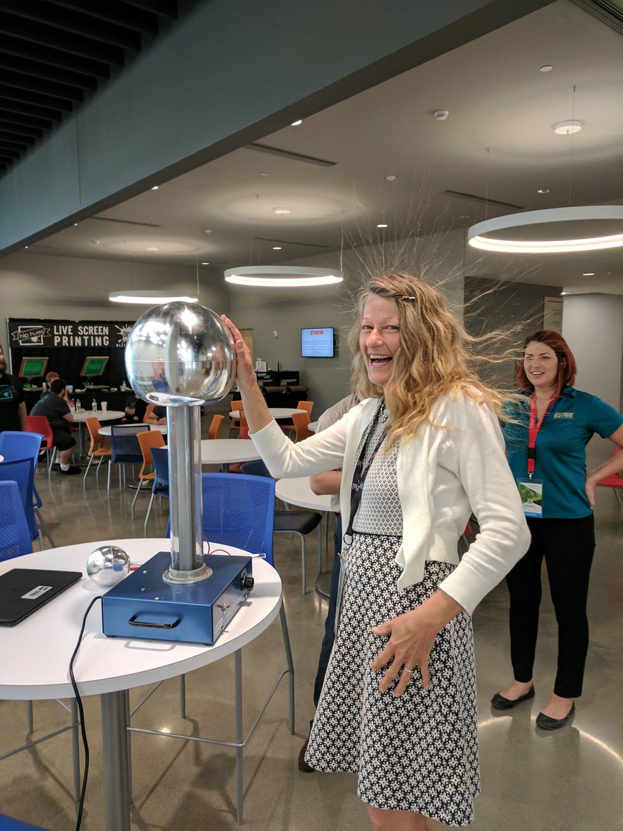 RuthWorksTN's tweet image. #teachreadytn will make your hair stand on end! #funwithstem #rutherfordworks