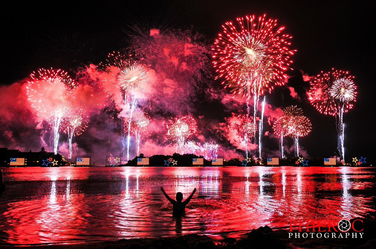PhilRocPhoto's tweet photo. Magic Kingdom Fireworks 7/4
A photo I took of my niece several years ago at Disney World.
#waltdisneyworld #orlando #fireworks #portrait https://t.co/sNJGVZnFVJ