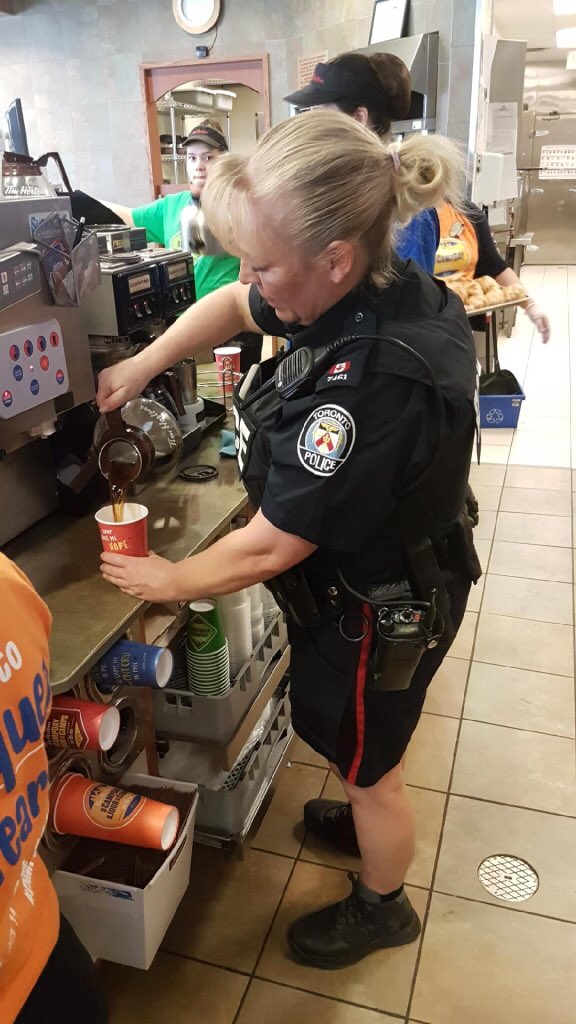 TPSofficer_Mel's tweet photo. My partner and I had a great time helping at Tim Hortons Kids Camp Day Vaughan/St Clair. #helpsendakidtocamp #greatcause https://t.co/h74EluzTSC