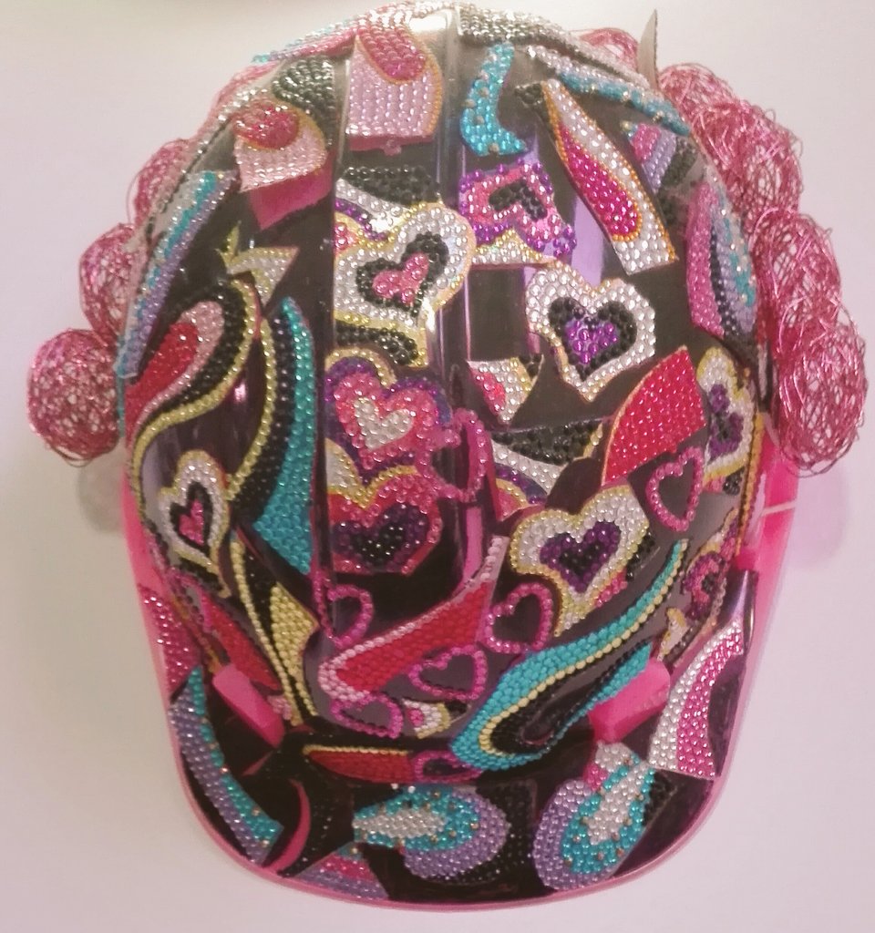 FlowComms's tweet photo. At #FlowJhb we #bedazzle our hard hats... Because clever & strategic thinking needs little #bling sometimes #wednesdaywisdom #FlowCt https://t.co/ENesmqOTWT
