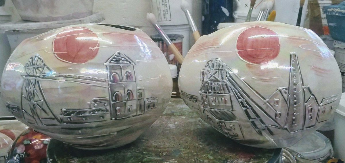 anitabharris's tweet photo. #sot2021 #365daysofculture #pitspots&more handpainted heritage pieces from a City of talentented artists,Stoke on Trent #TP2B #loveStoke https://t.co/3ktD1s0mng