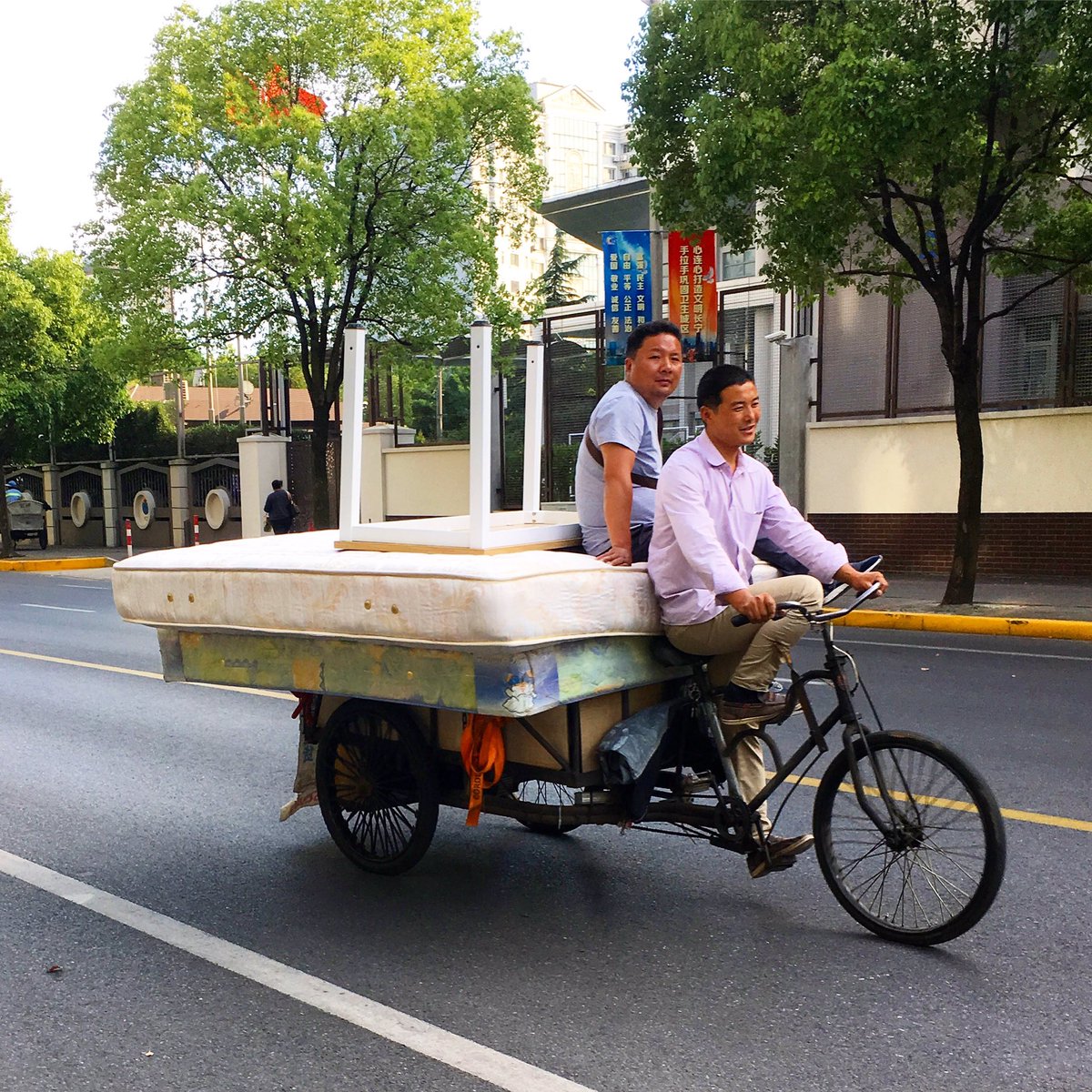 DaddyBird's tweet image. Moving abed.
#Shanghai #nothingreallymattress