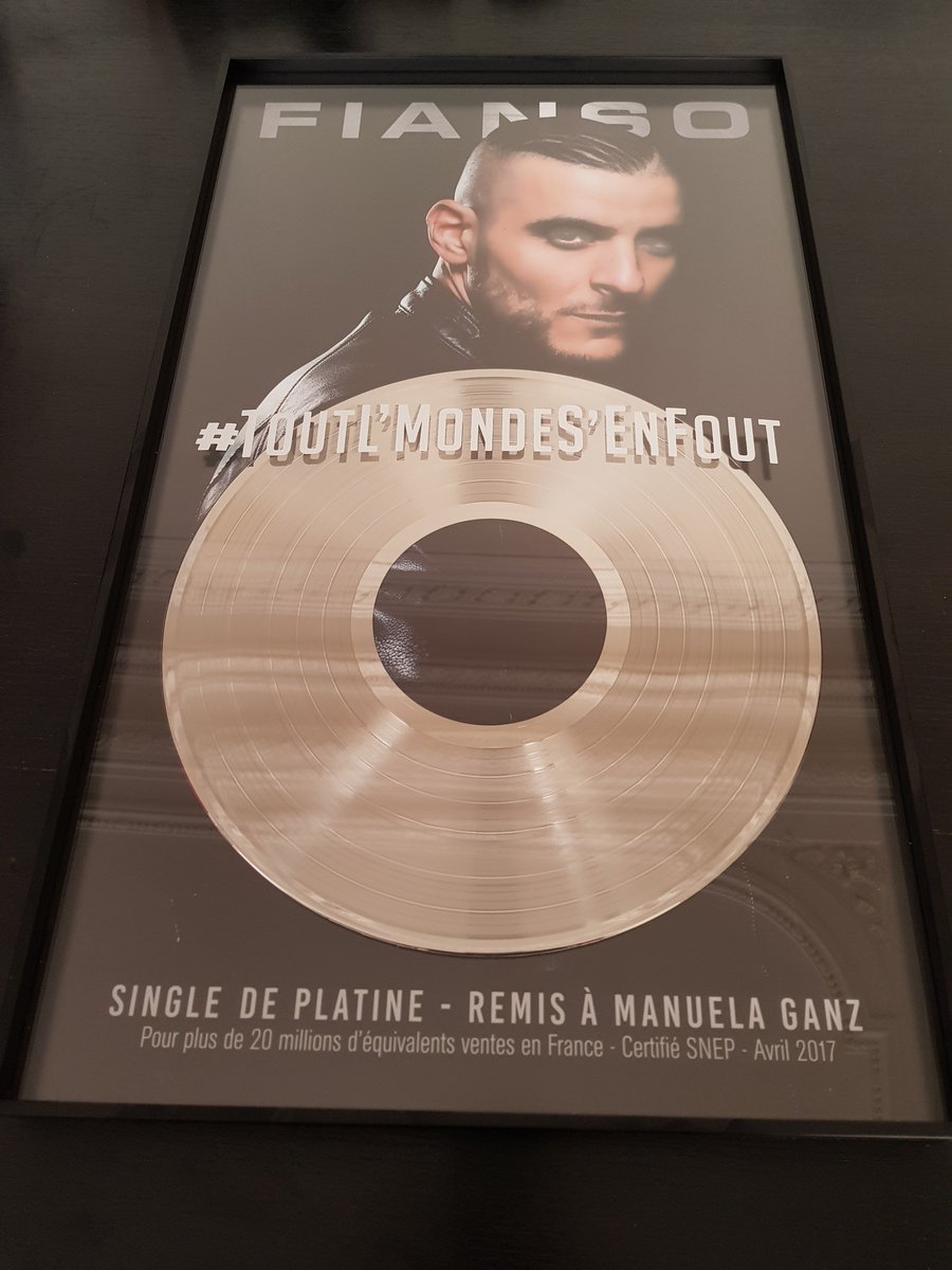 Travail d'équipe! Fianso! La machine est en route! Rien ne l'arrête! Disque de Platine! 🙏 Merci #ToutLeMondeSenFou #Béaoeildelynx #Tefa #pr