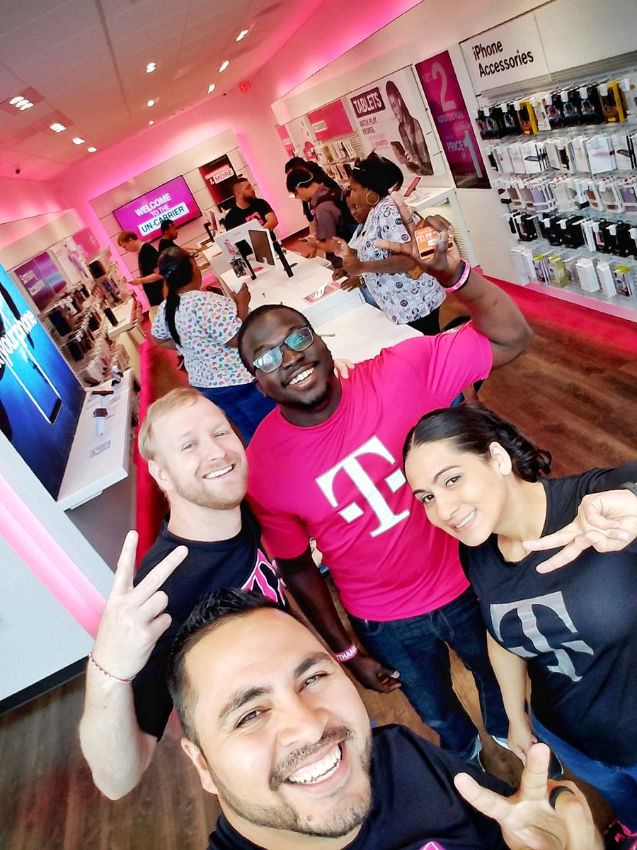 Welcoming our new Capitol Hill location with @VJohnson6810 and <a href="/Keith3W/">Keith</a>! <a href="/WirelessVision/">Wireless Vision</a> <a href="/WVEast_Beast/">BeastCoast Region</a> #WVistheplacetobe #TMobile