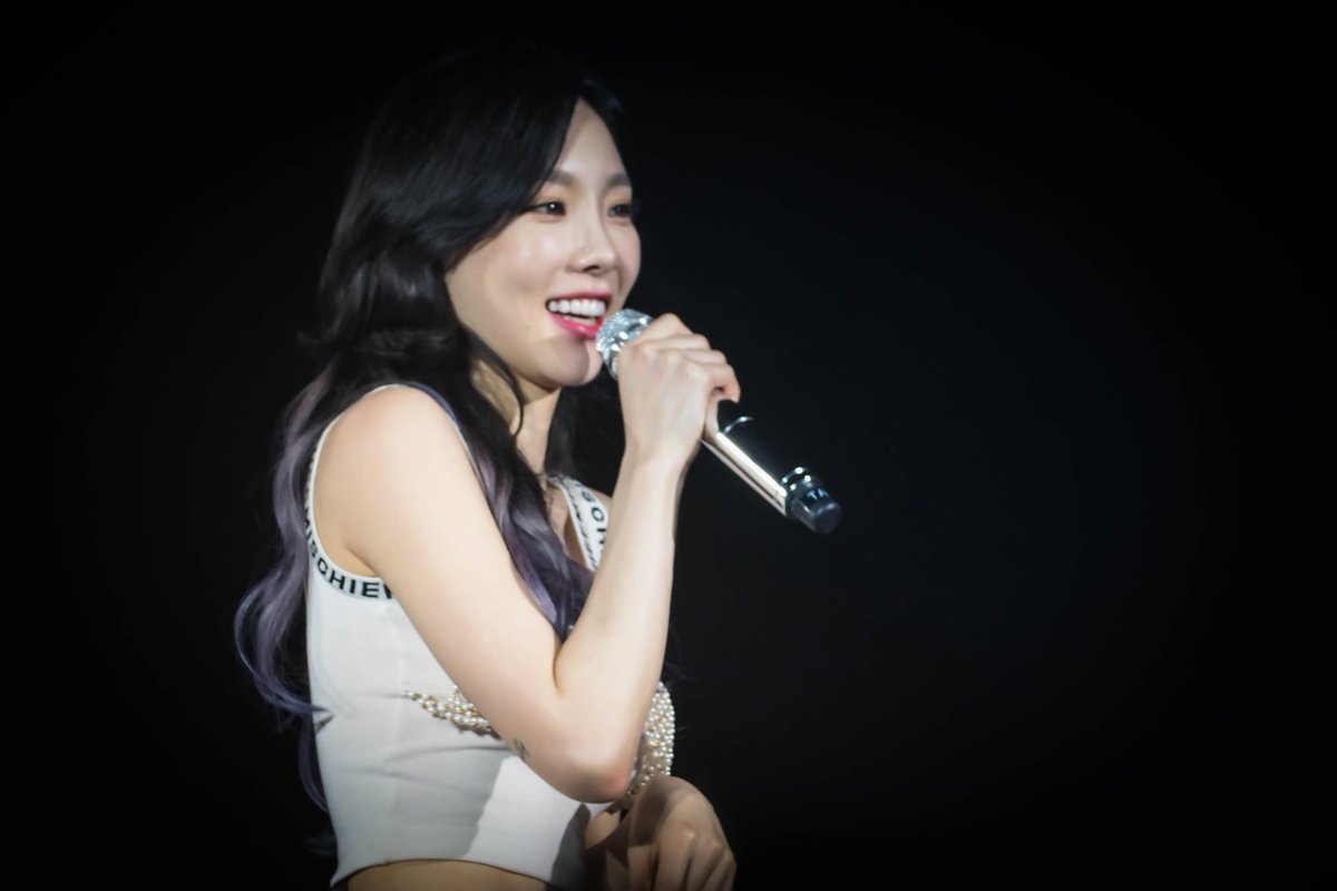 [PIC][27-05-2017]TaeYeon khởi hành đi Thái Lan để tham gia Concert - "PERSONA in BANGKOK" vào chiều nay - Page 5 DBKiXX3UMAArOvv