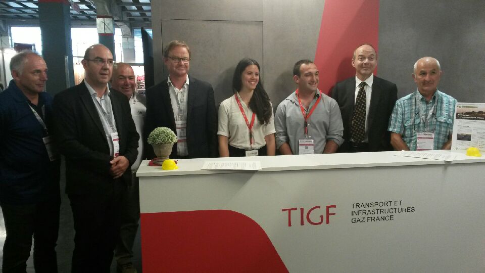 #biogaz : le projet citoyen <a href="/methalayou/">Méthalayou</a> signe son 1er contrat de vente avec @Enercoop_SCIC au salon <a href="/expobiogaz/">Expobiogaz</a>  #transitionenergetique 👏