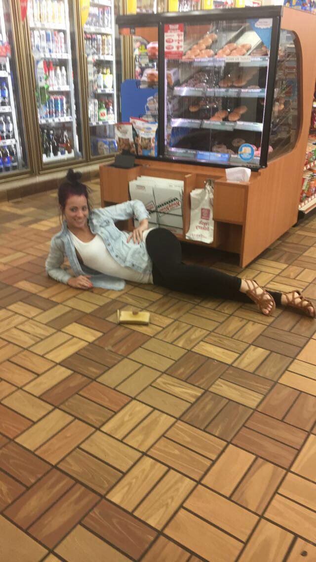 jlyns_10's tweet photo. "Paint me like one of your French girls Jack."
#vb2k17 #makefrenchgirlgoviral #titanic #passiton @Staci_Lea11 @myohmyitsch14 https://t.co/8Q70kSLuly